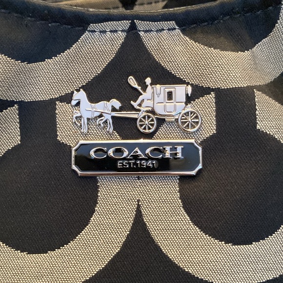 COACH HANDBAG with drawstring bag protector, three compartmentments. - Picture 3 of 11